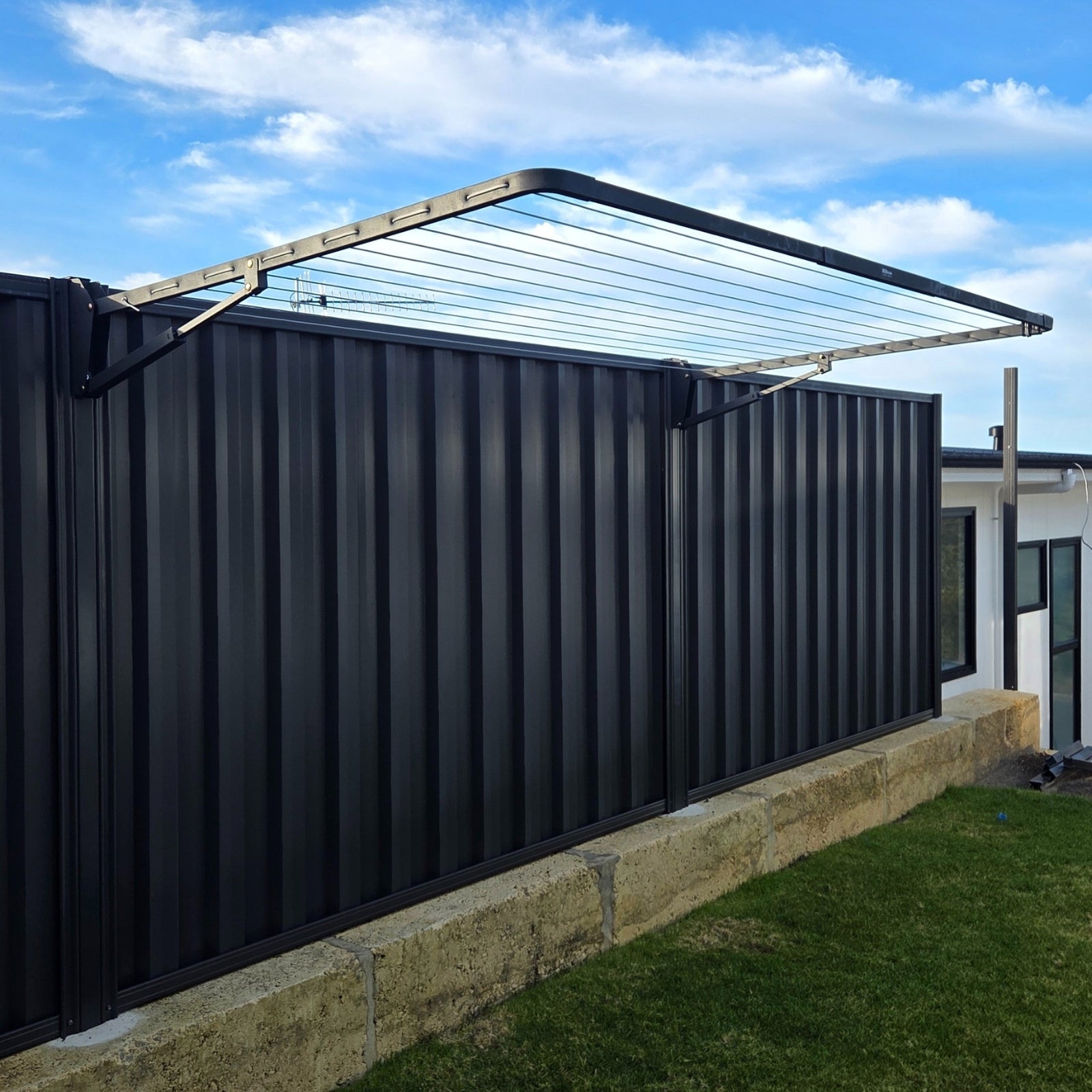 #Colour_Charcoal (Monument)