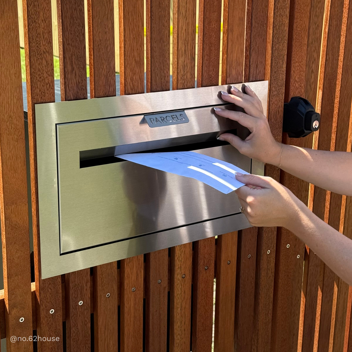 Geneva Parcel Fence/Brick Letterbox - Stainless Steel/White