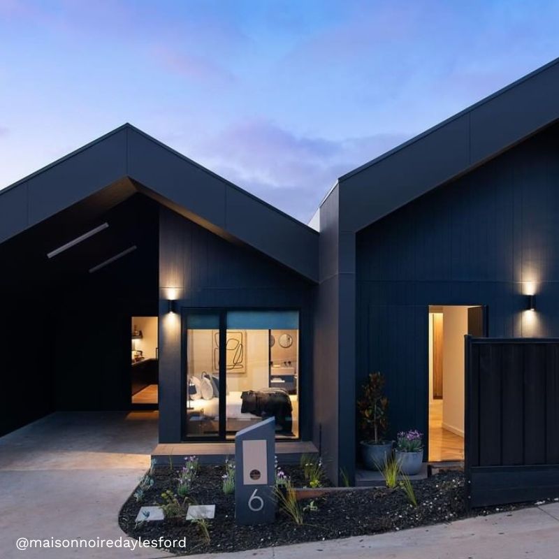 Barcelona Pillar Letterbox - Grey