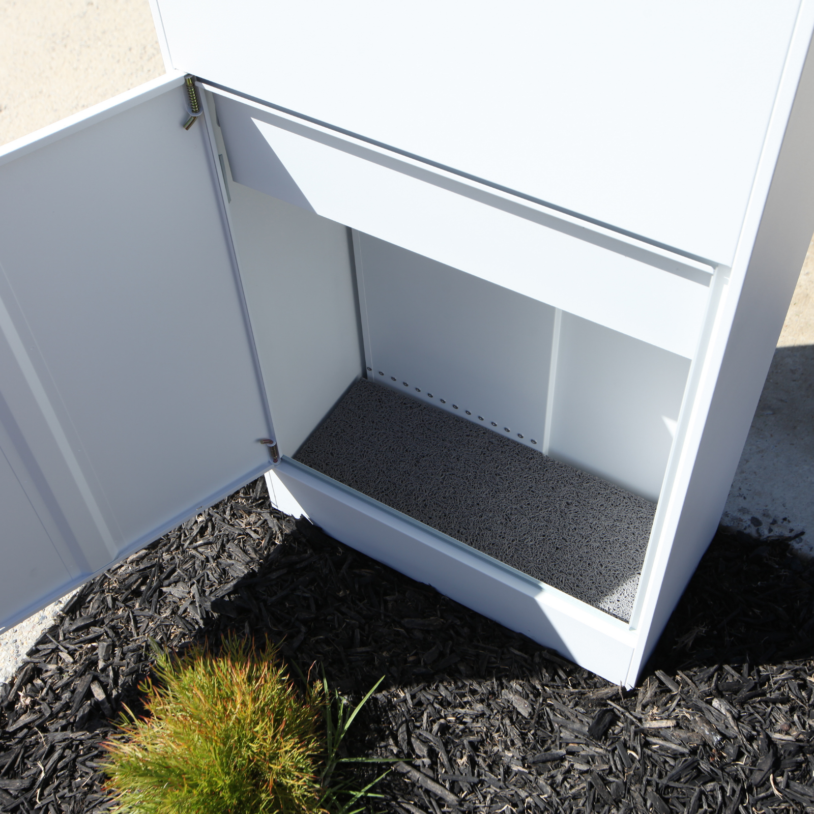 Noosa Extra Wide Parcel Pillar Letterbox - White/Bark