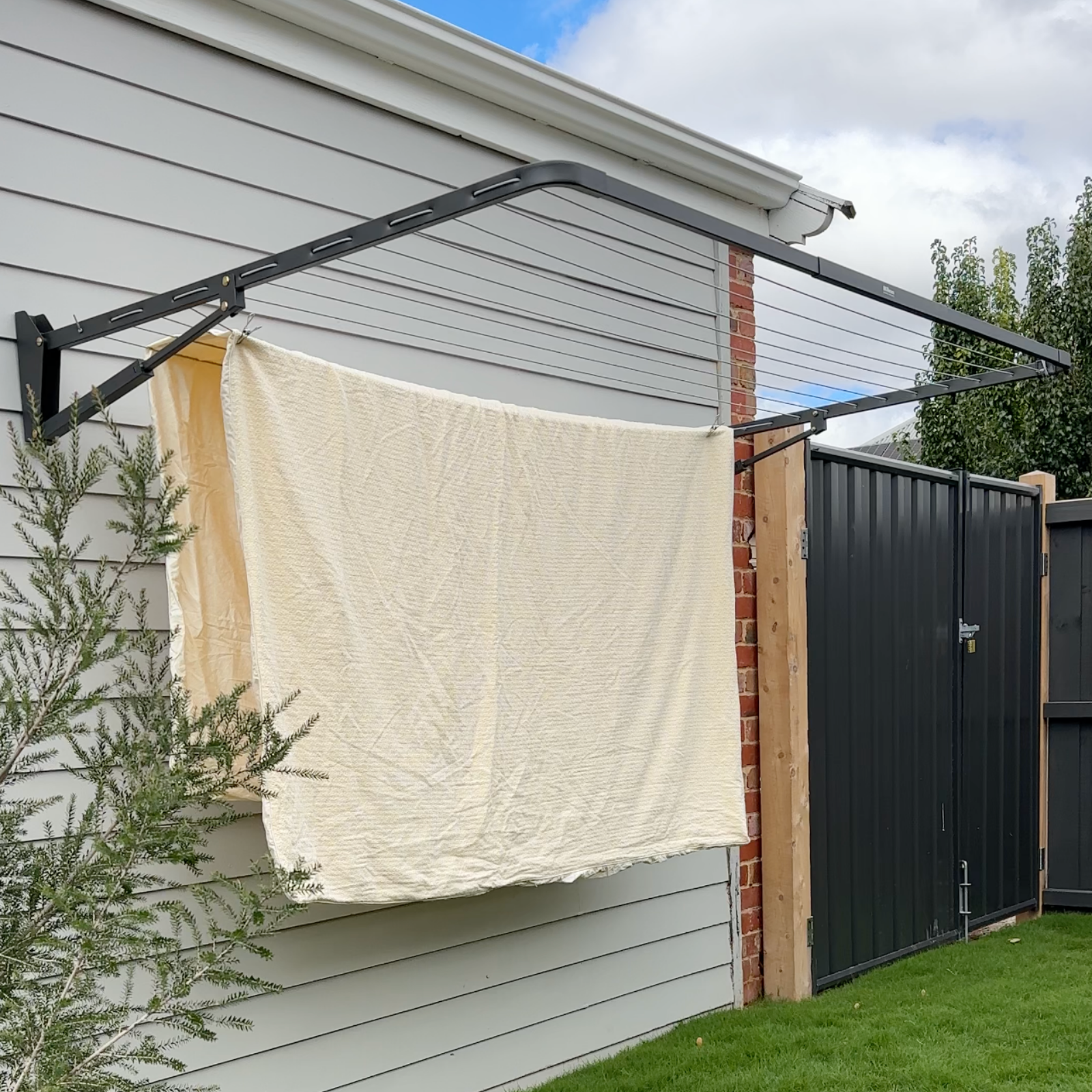 #Colour_Charcoal (Monument)