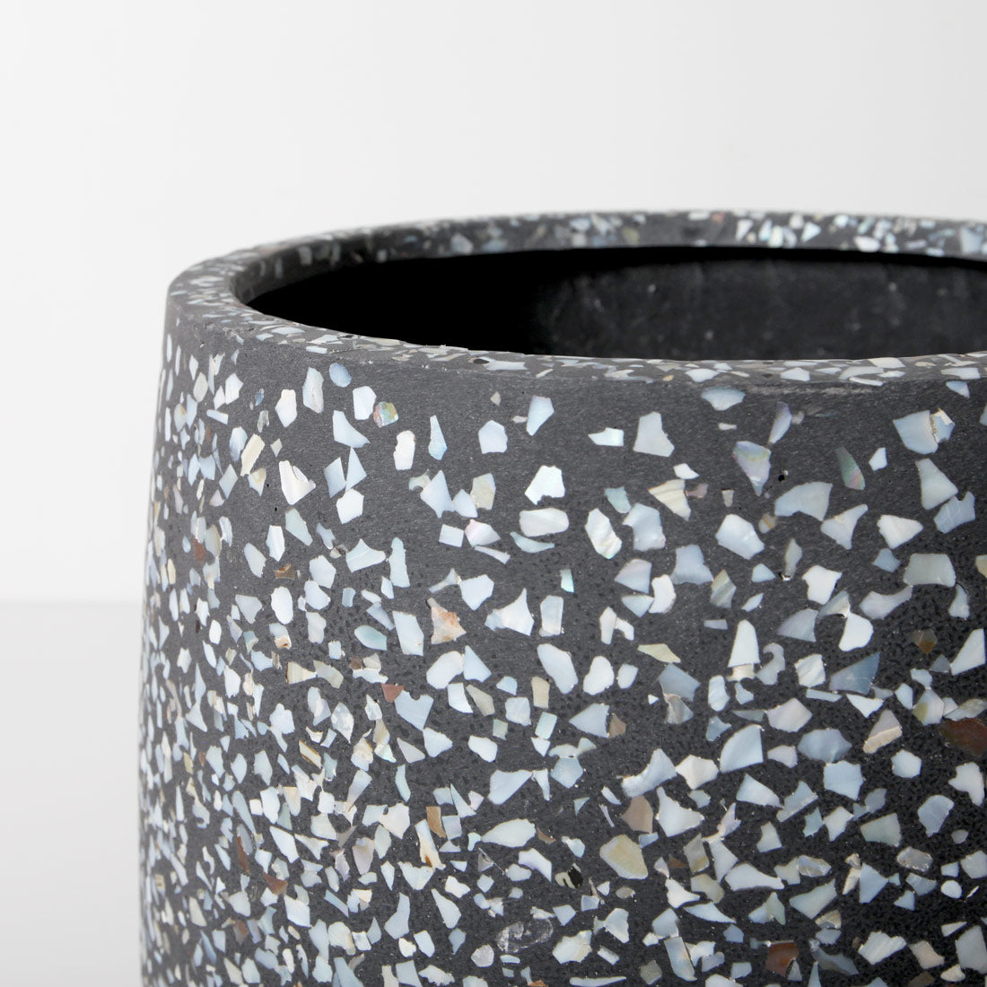 Malibu Plant Pot - Charcoal Seashell